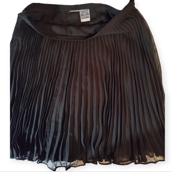Accento by Marzotto pleated skirt - Picture 2 of 2